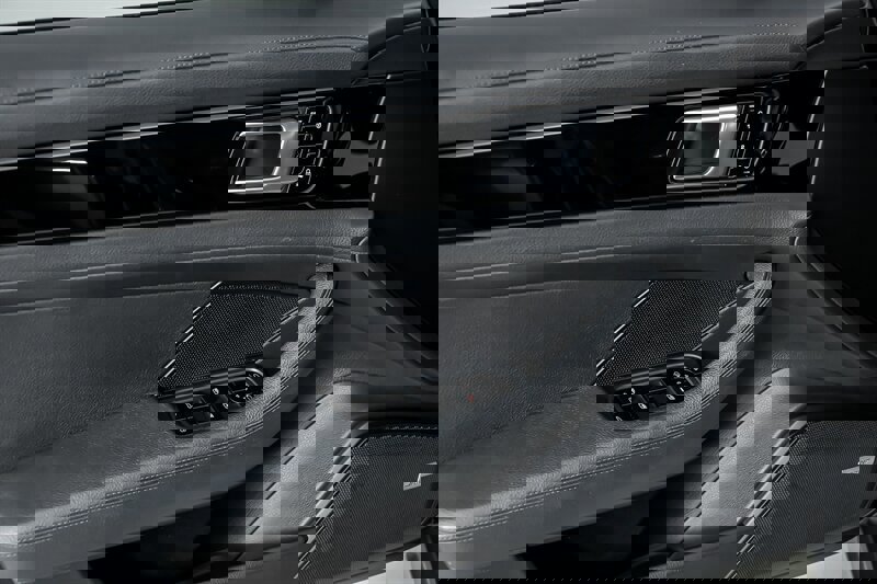 Used 2018 Porsche Panamera 4S image 17