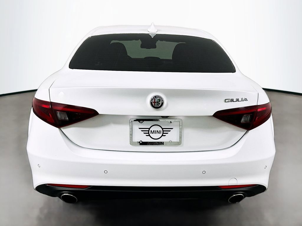 Used 2019 Alfa Romeo Giulia image 6
