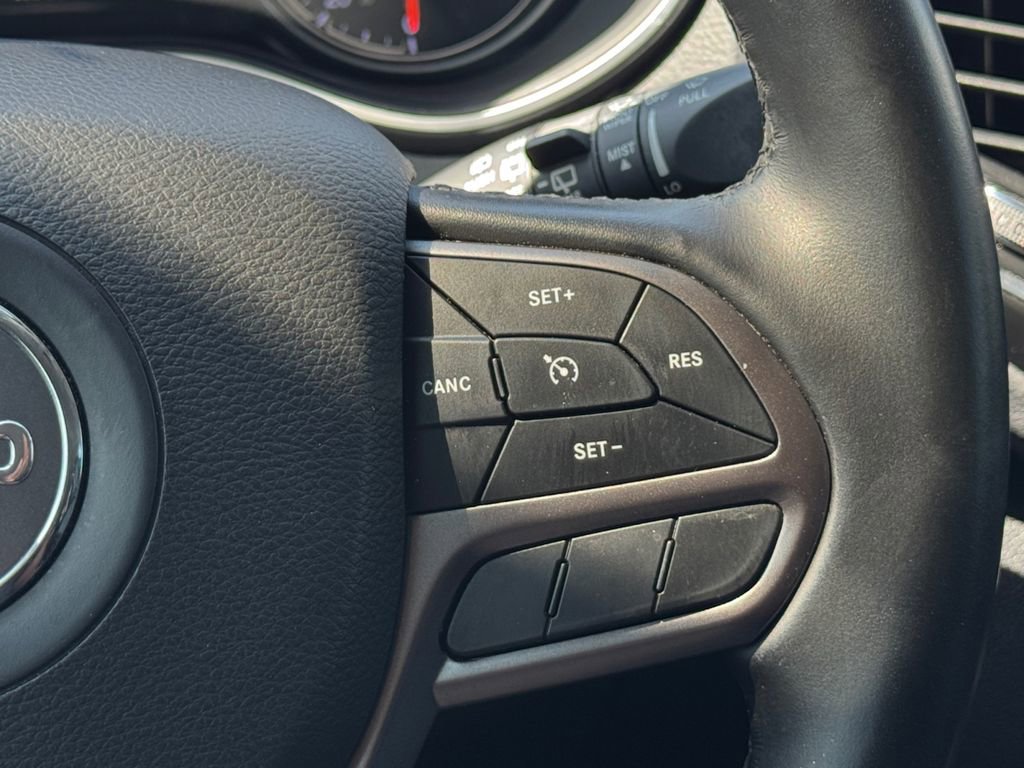 Used 2020 Jeep Cherokee Latitude Plus w/ Comfort/Convenience Group AWD/4WD image 22