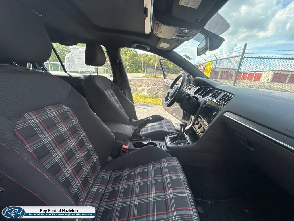 Used 2018 Volkswagen GTI SE FWD image 39