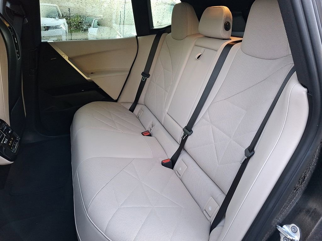 Certified 2023 BMW iX xDrive50 w/ Premium Package AWD/4WD image 7