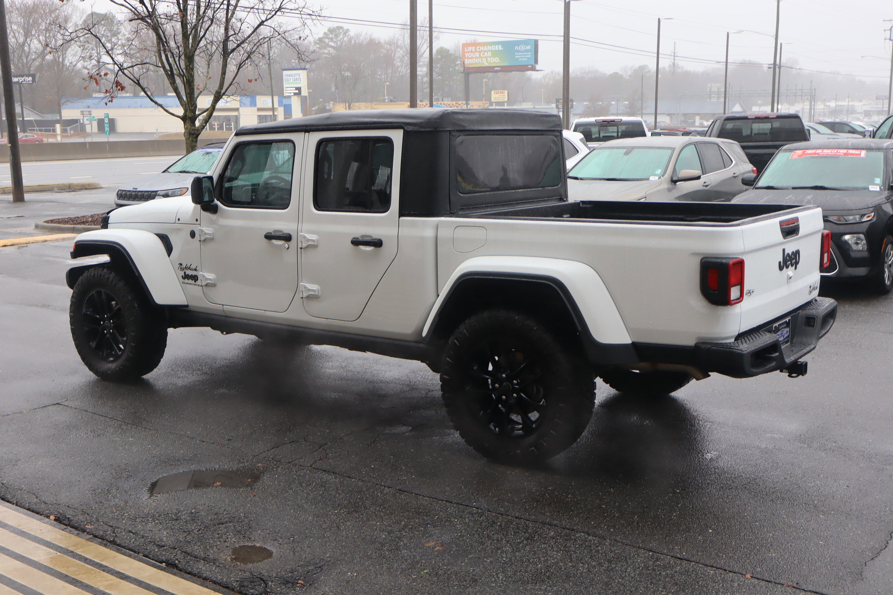 Used 2025 Jeep Gladiator Sport image 8