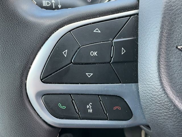 Used 2023 Chrysler Pacifica Touring-L image 26