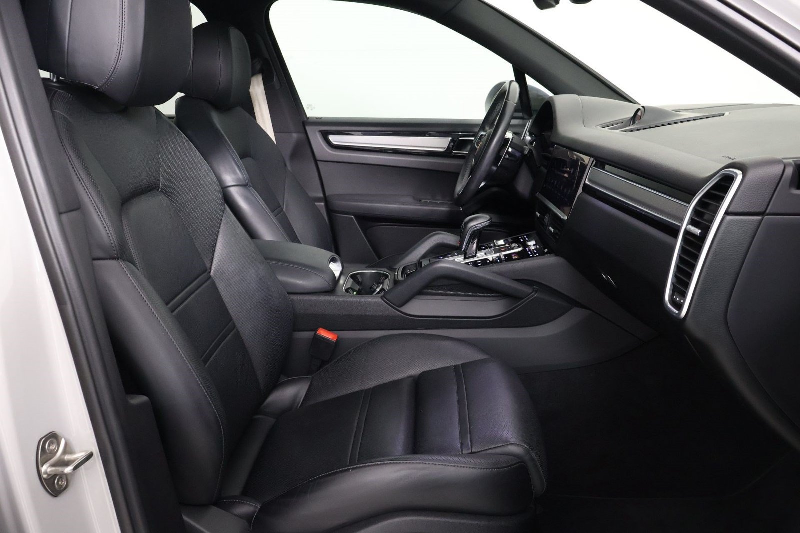 Certified 2023 Porsche Cayenne Platinum Edition AWD/4WD image 31