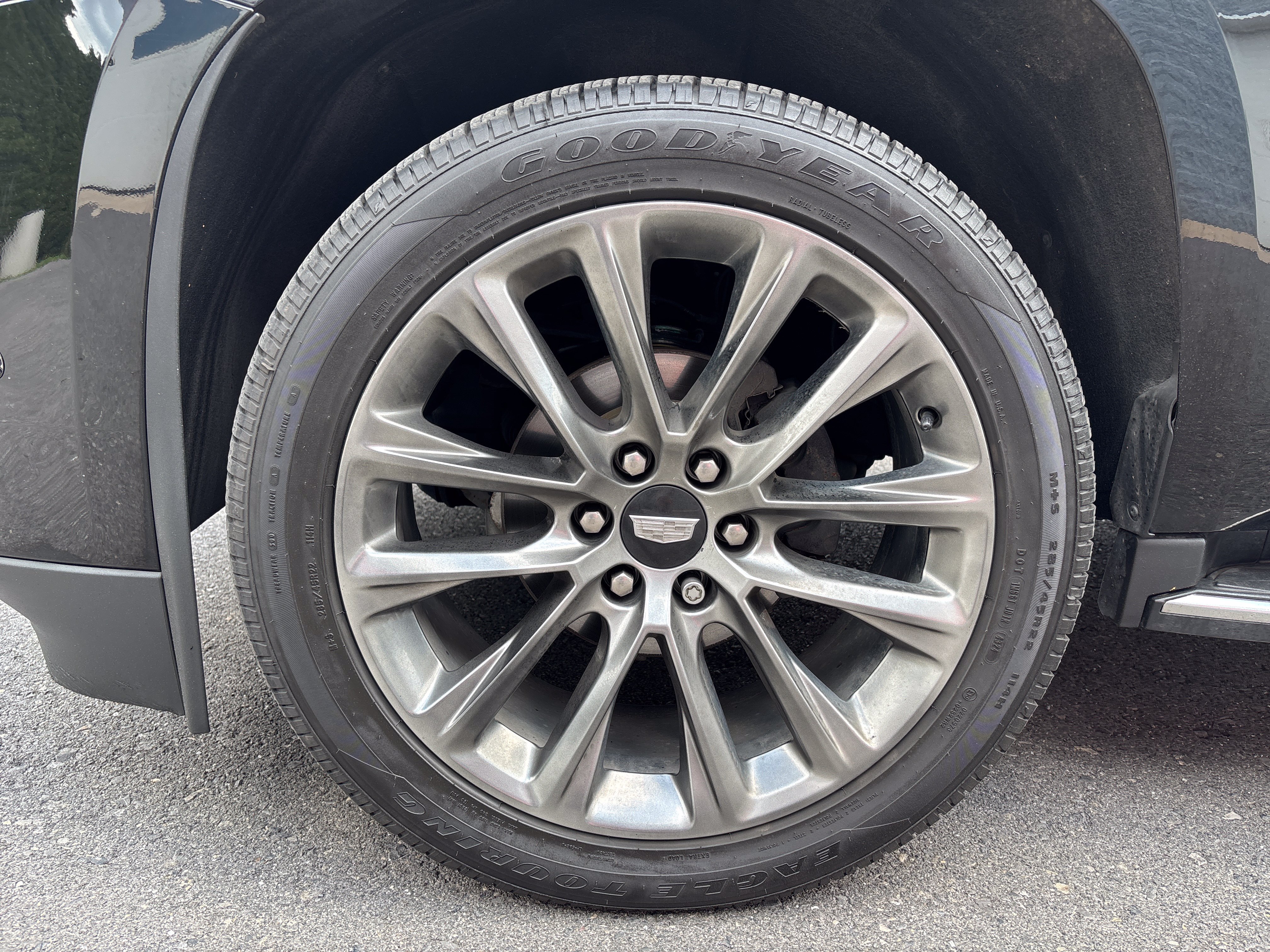 Used 2019 Cadillac Escalade ESV Luxury w/ Escalade Sport Edition AWD/4WD image 11