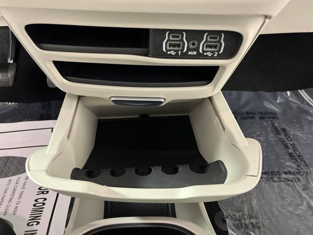 Used 2024 Chrysler Pacifica Touring-L FWD image 29