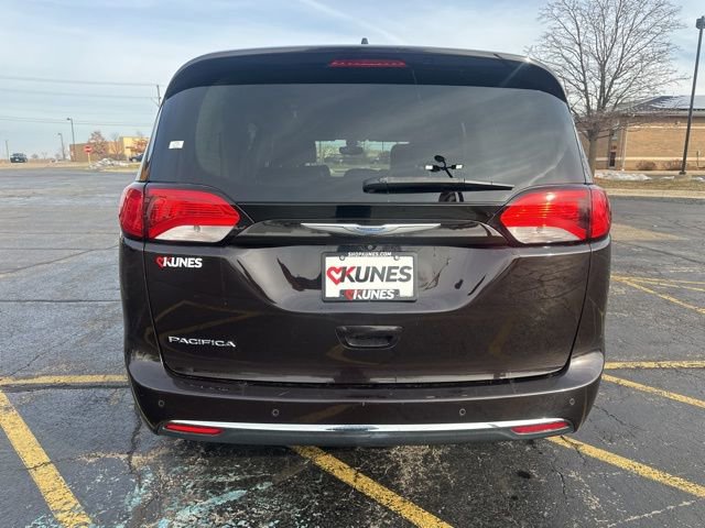 Certified 2017 Chrysler Pacifica Touring-L image 15