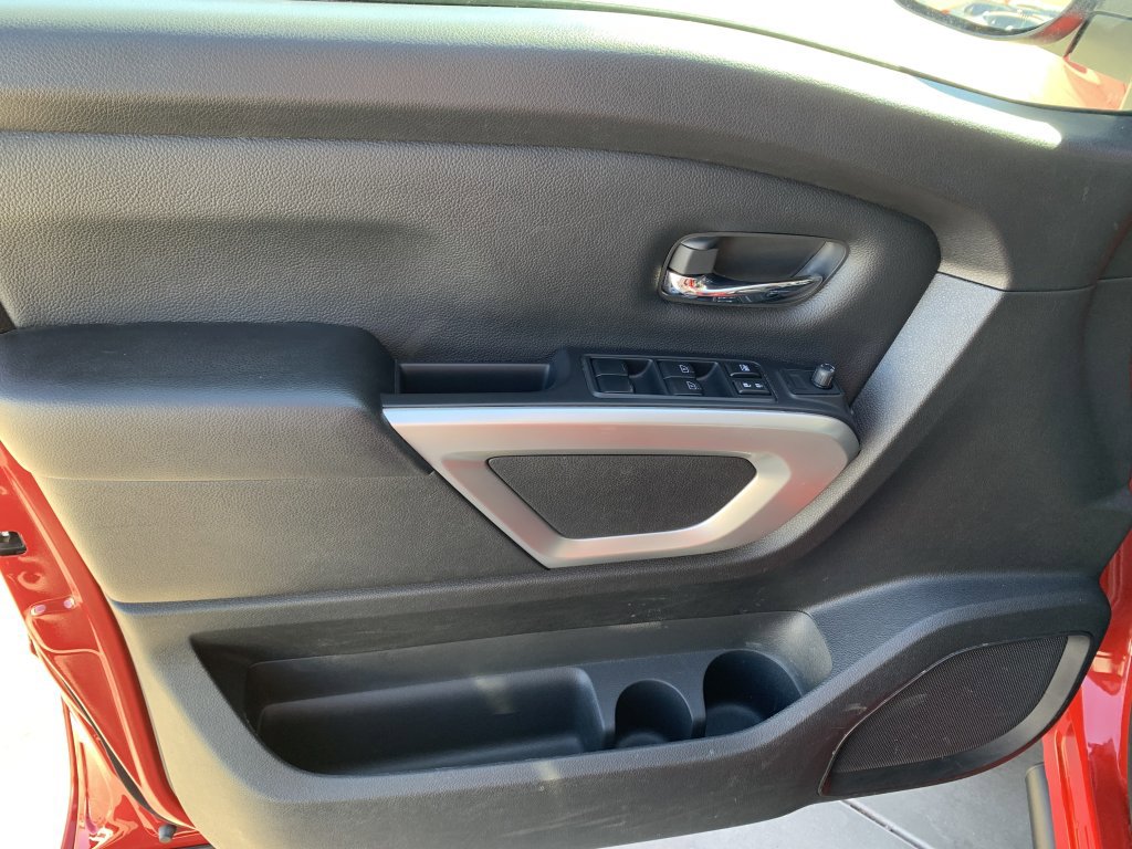 Used 2022 Nissan Titan SV w/ SV Convenience Package RWD image 14