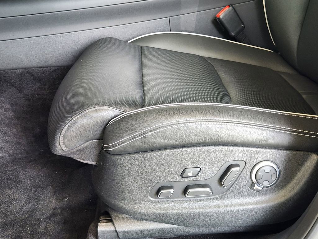 Used 2023 Genesis Electrified GV70 Advanced image 23