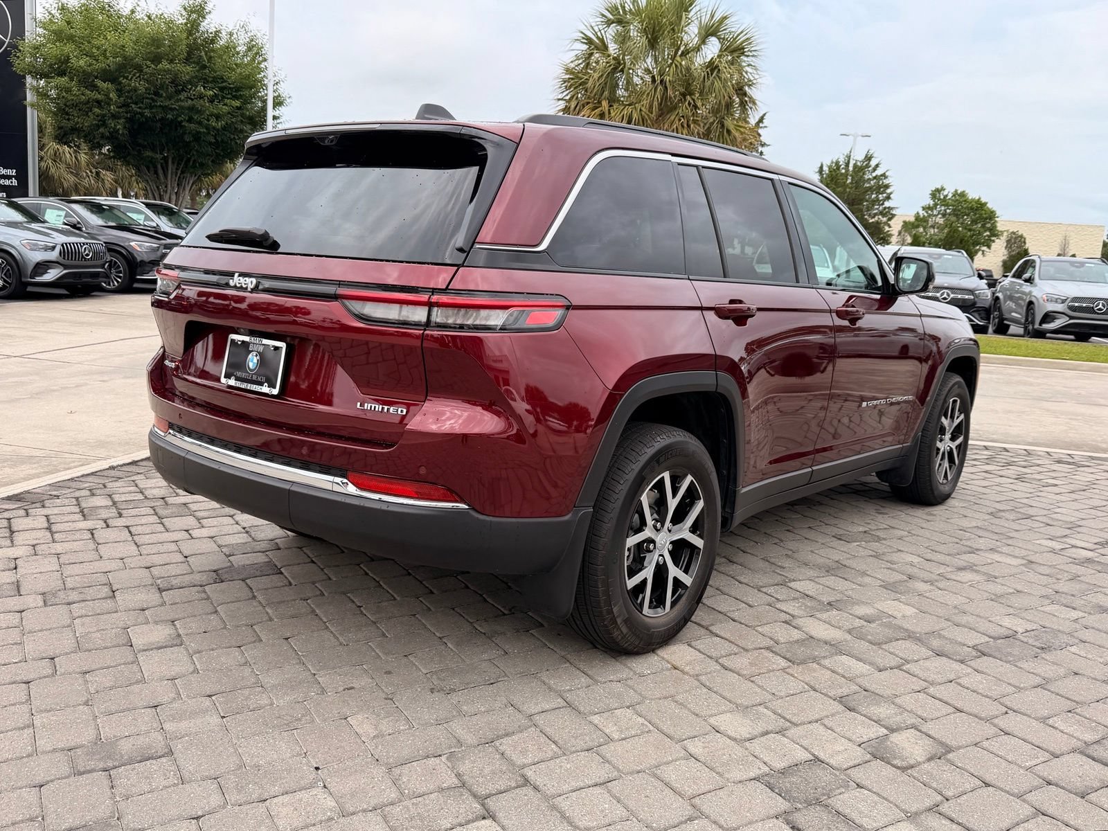 Used 2024 Jeep Grand Cherokee Limited w/ Luxury Tech Group II AWD/4WD image 9