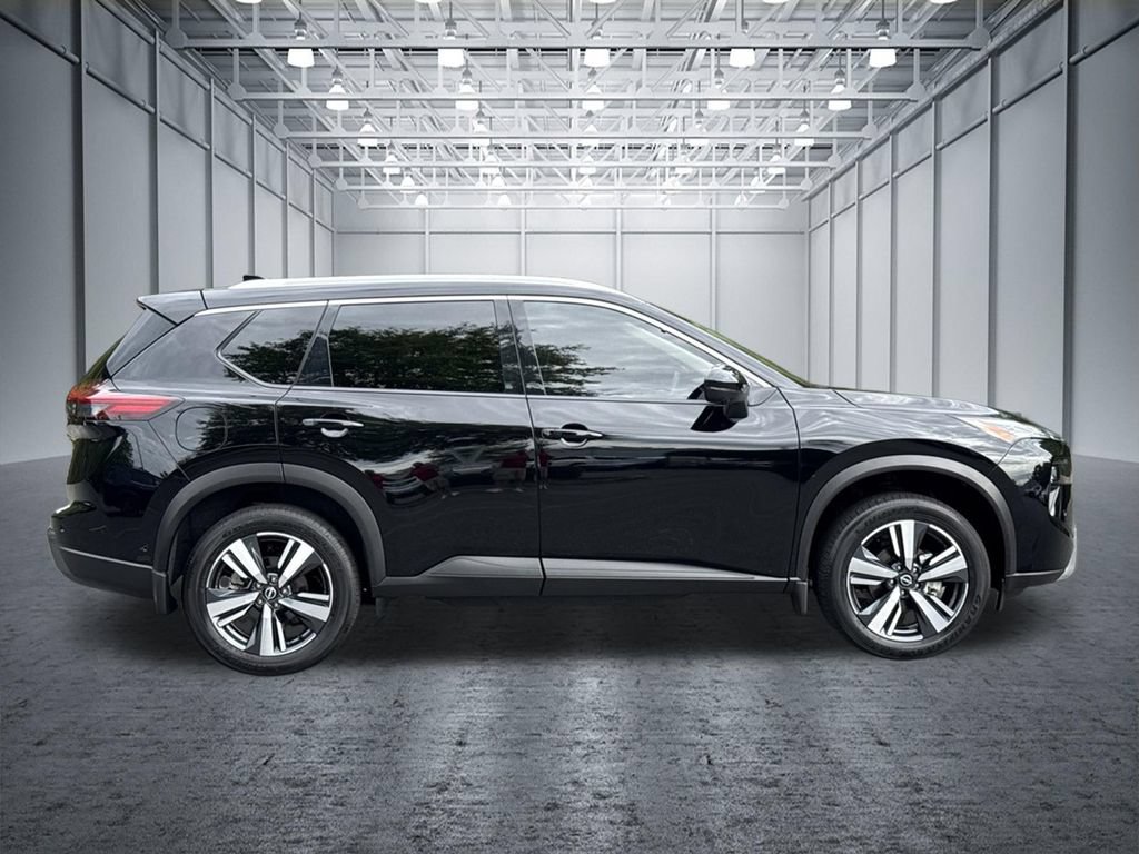 Certified 2025 Nissan Rogue SL FWD image 10
