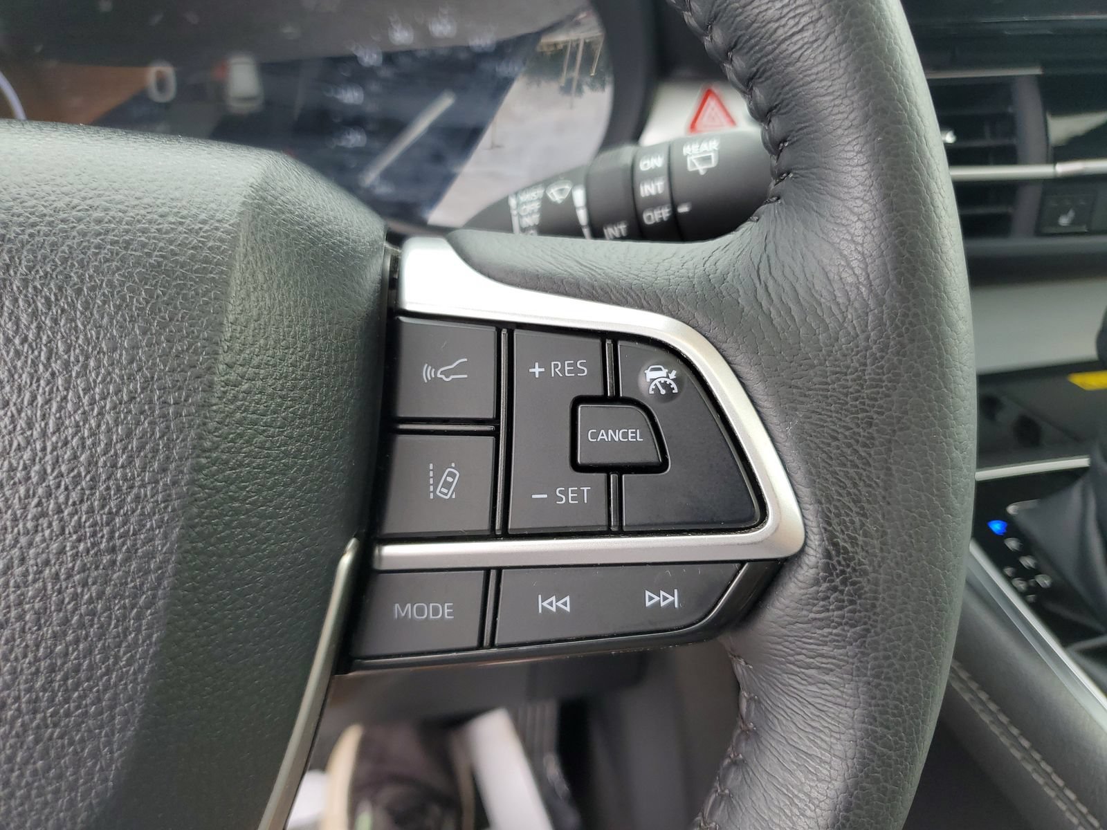 Certified 2025 Toyota Sienna XLE w/ XLE Plus Package AWD/4WD image 19