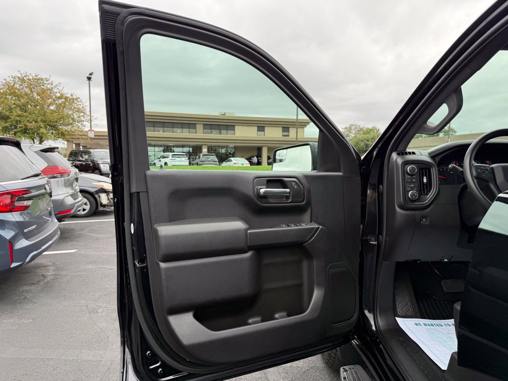 Used 2023 Chevrolet Silverado 1500 Custom AWD/4WD image 25