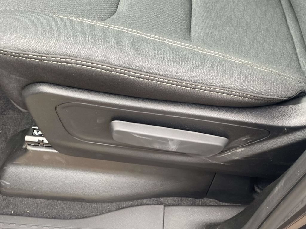 New 2026 RAM 1500 Express AWD/4WD image 43