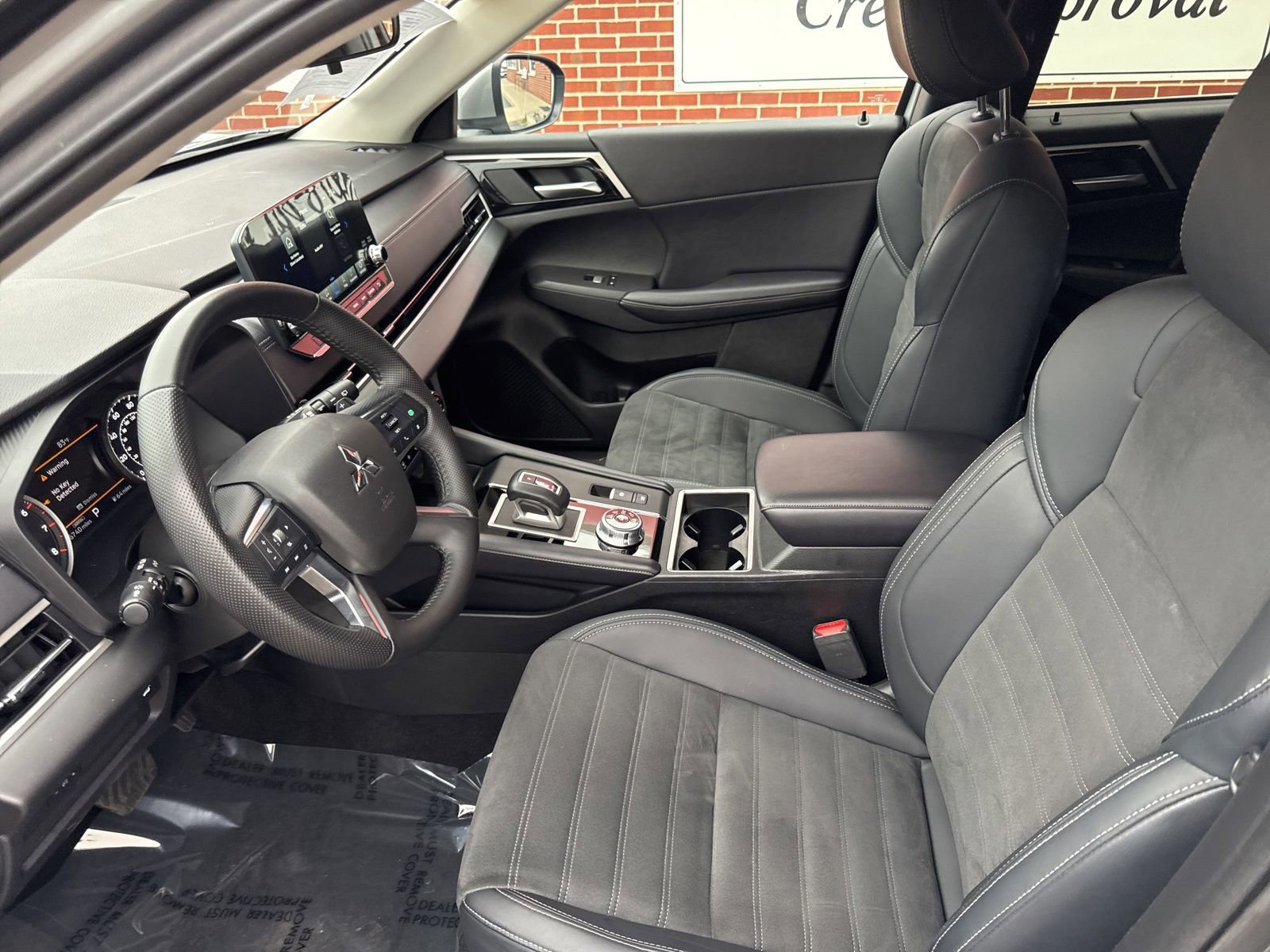 Used 2024 Mitsubishi Outlander SE image 26