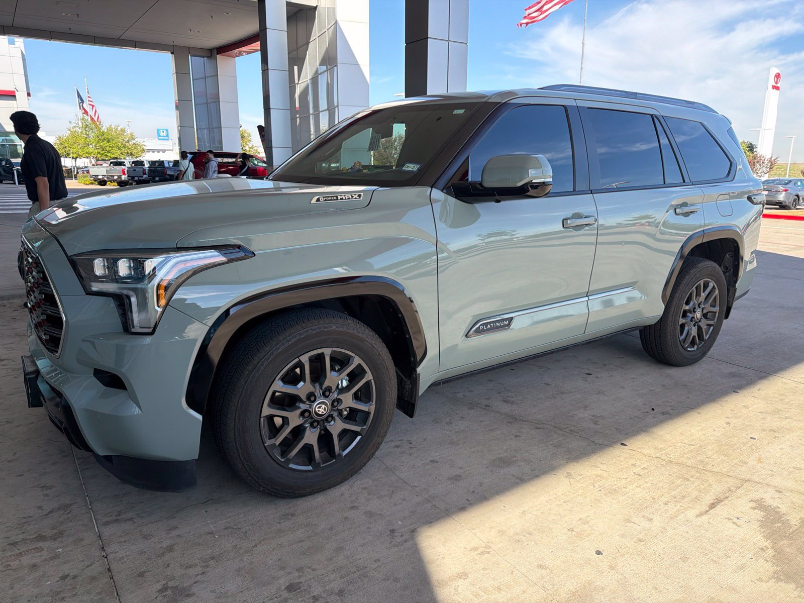 Used 2025 Toyota Sequoia Platinum AWD/4WD image 1