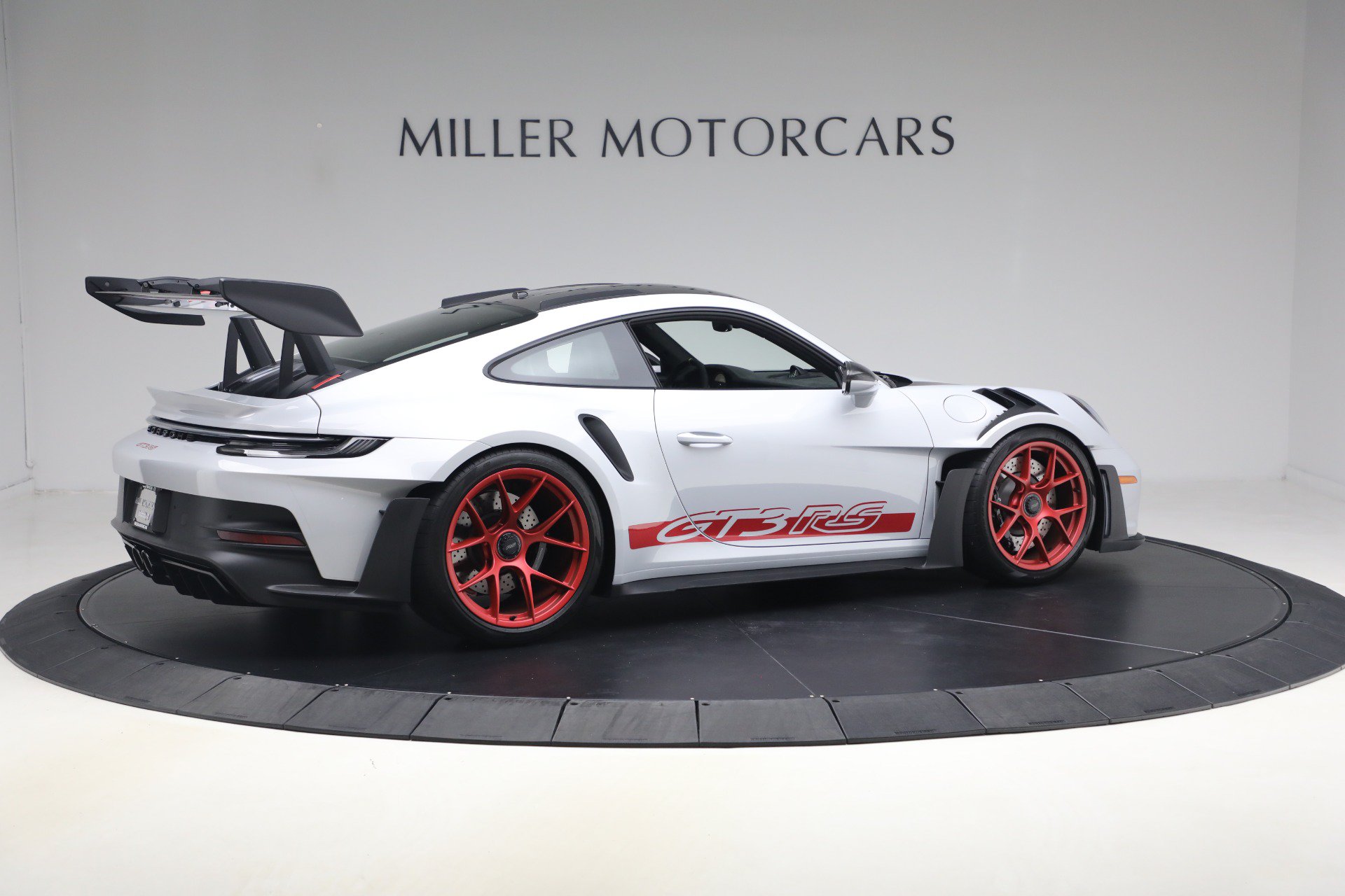 Used 2025 Porsche 911 GT3 RS RWD image 8