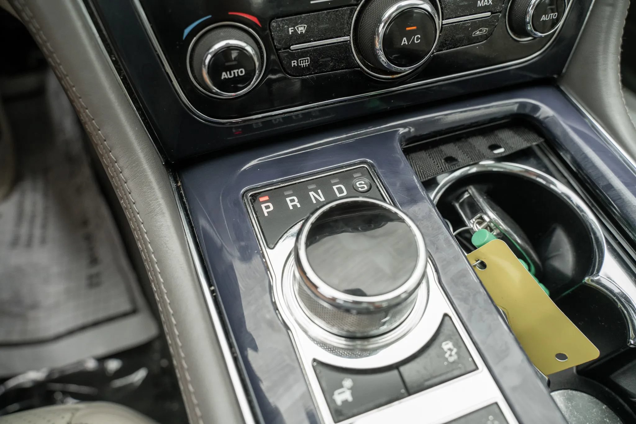 Used 2012 Jaguar XJ RWD image 31
