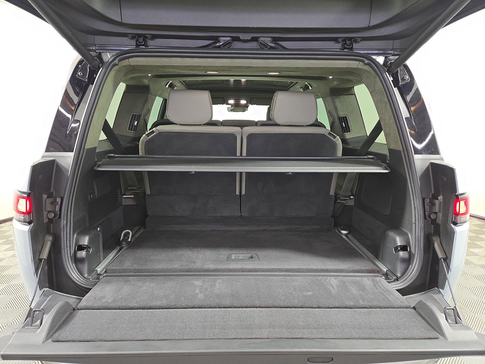 Used 2024 Rivian R1S Adventure AWD/4WD image 15