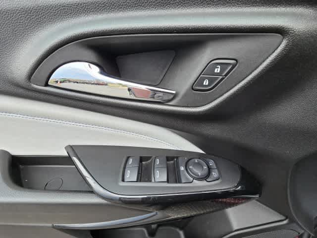 Used 2024 Chevrolet Trax LT FWD image 17