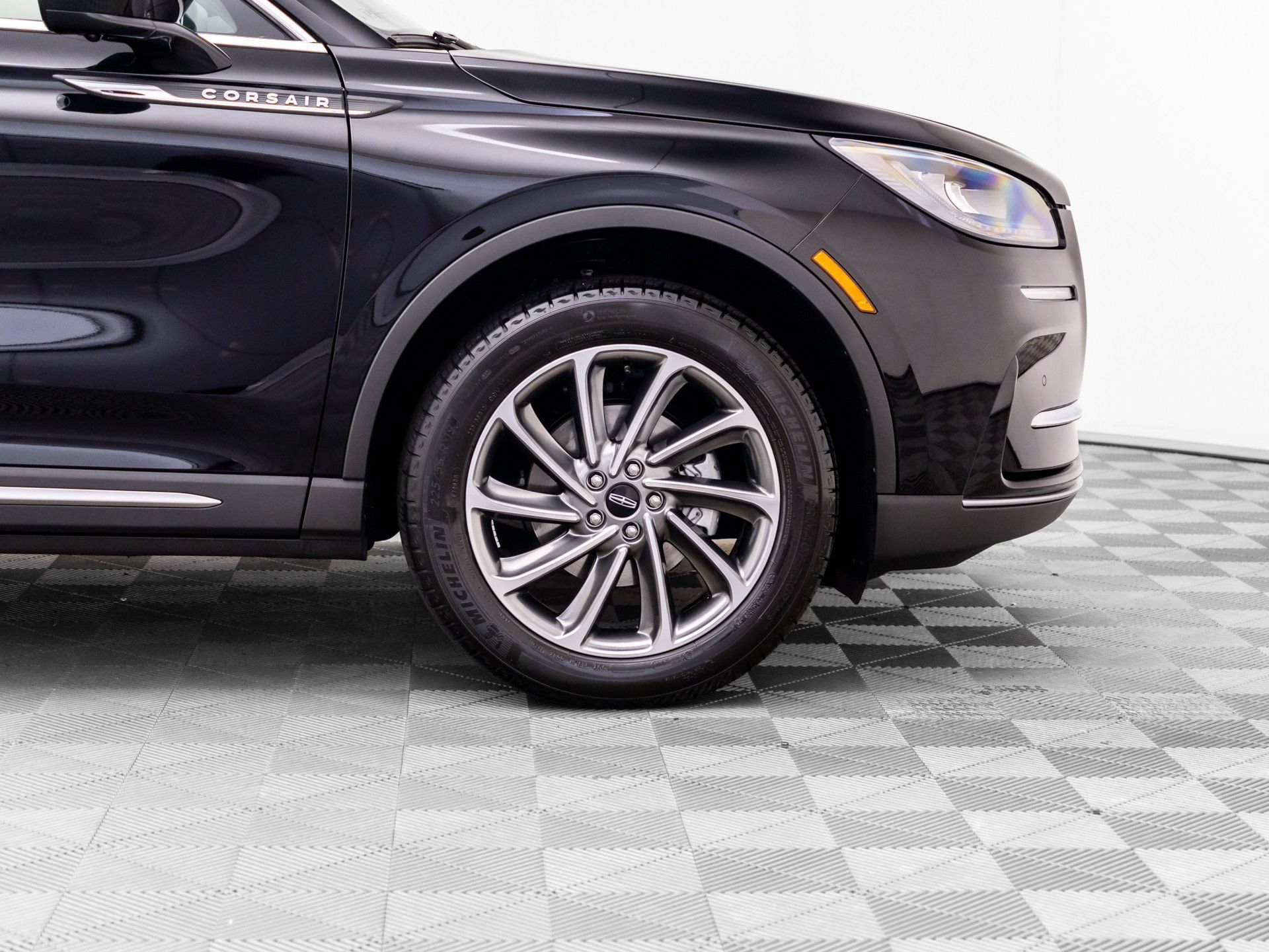 Used 2025 Lincoln Corsair AWD w/ Equipment Group 101A image 37