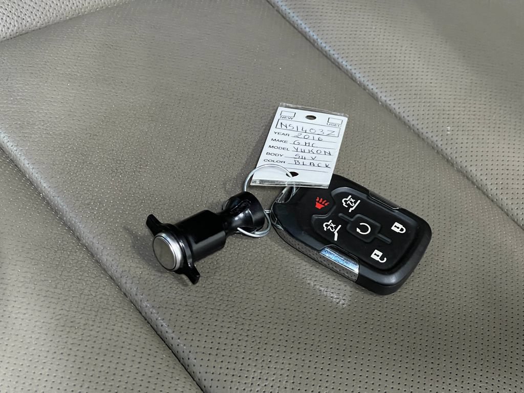Used 2016 GMC Yukon SLT w/ Open Road Package AWD/4WD image 44