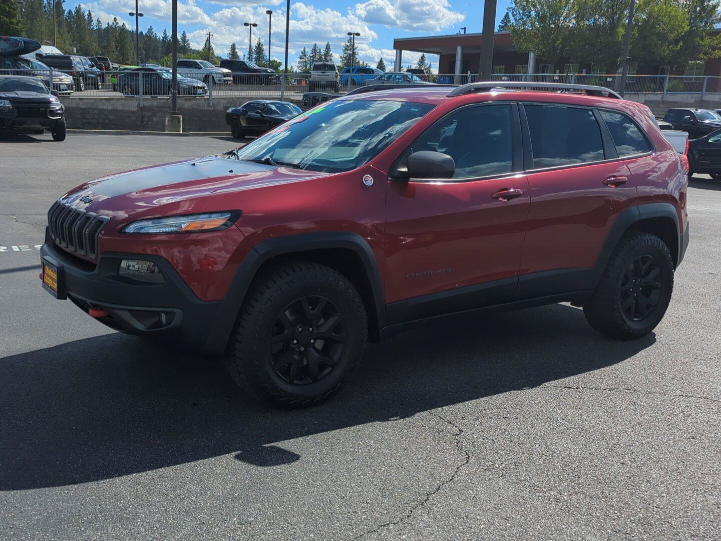 Used 2017 Jeep Cherokee Trailhawk AWD/4WD image 3