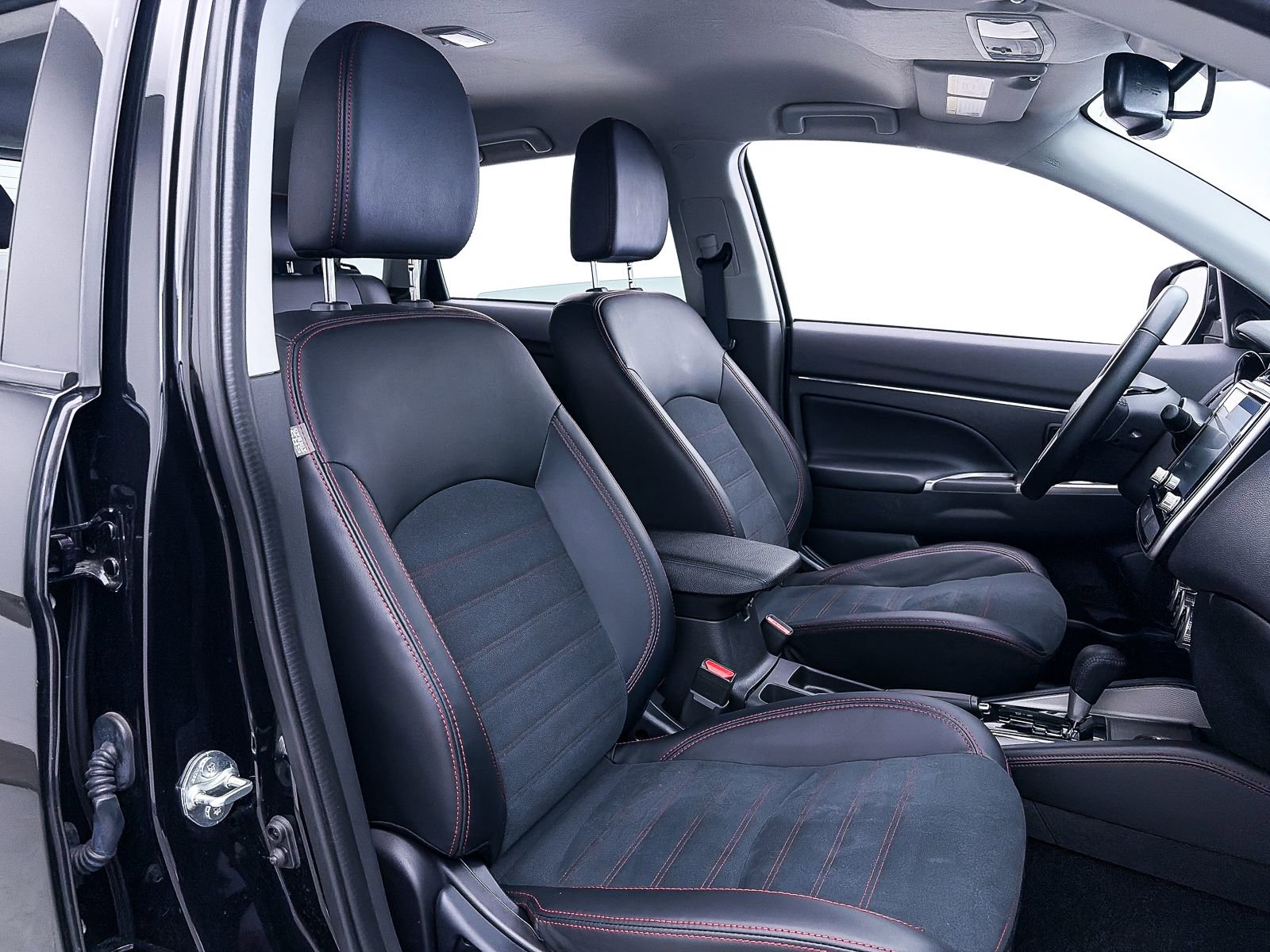 Used 2024 Mitsubishi Outlander Sport SE AWD/4WD image 32