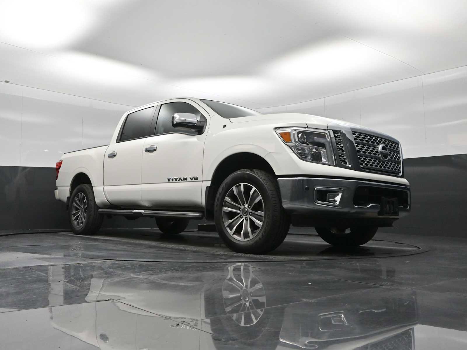 Used 2019 Nissan Titan SL image 23