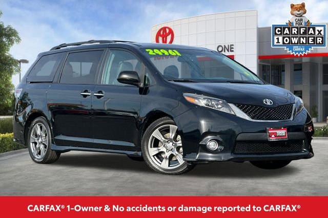 Used 2017 Toyota Sienna SE Premium image 2