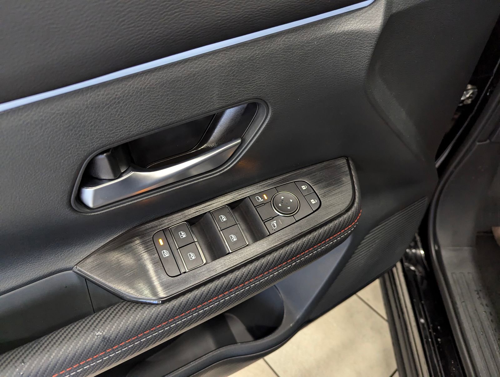 New 2025 Nissan Kicks SR image 8