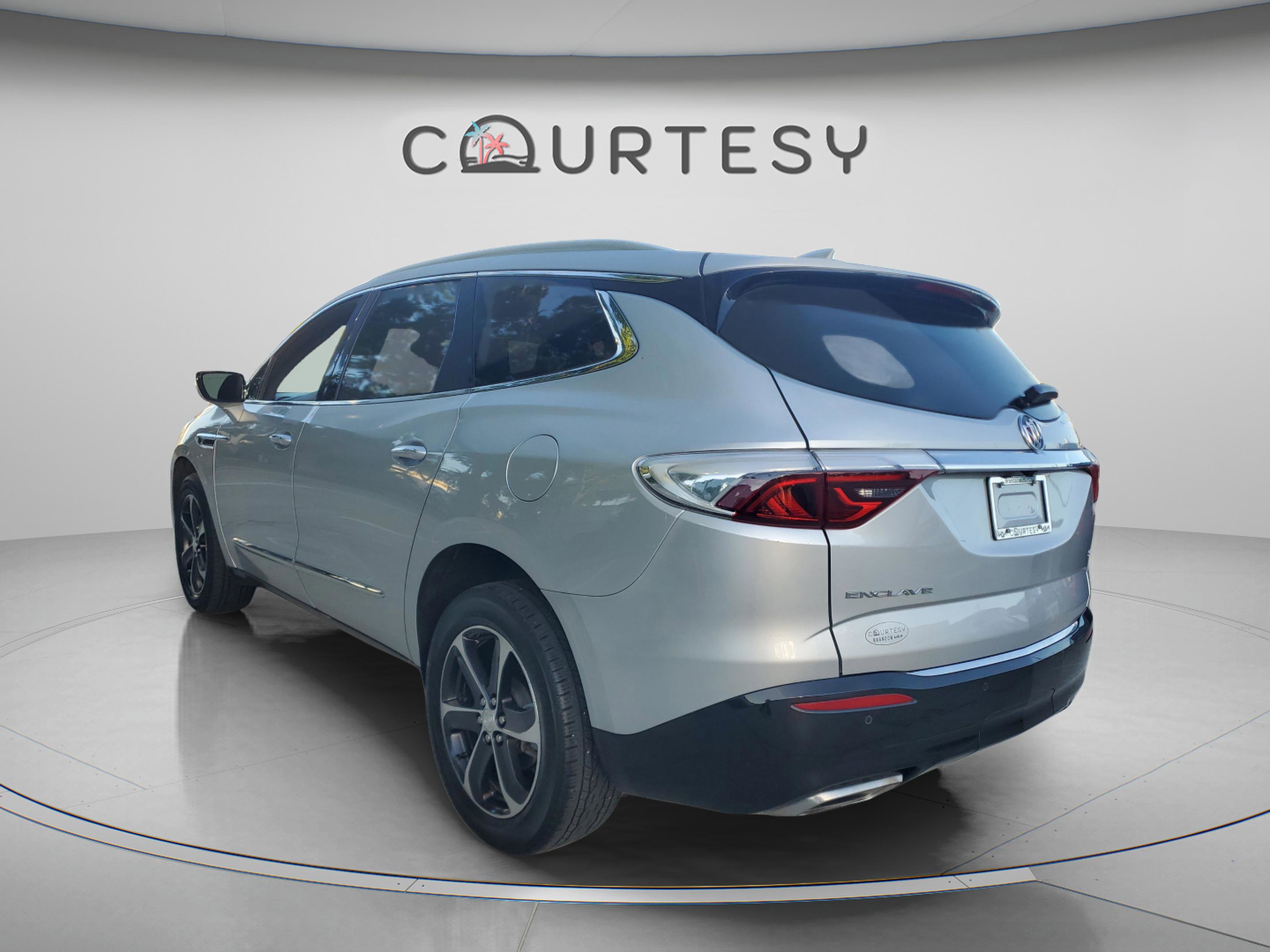 Used 2022 Buick Enclave Essence w/ Sport Touring Edition image 2