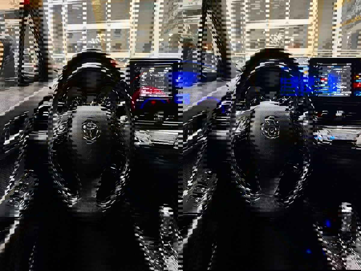 Used 2018 Toyota C-HR XLE image 31