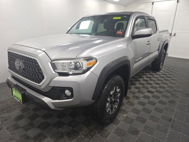 Used 2018 Toyota Tacoma TRD Off-Road w/ Technology Package AWD/4WD image 3
