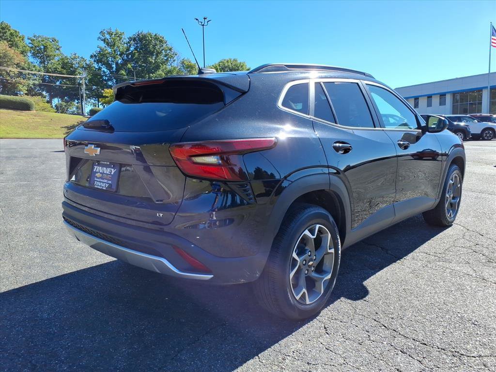 Used 2025 Chevrolet Trax LT FWD image 3