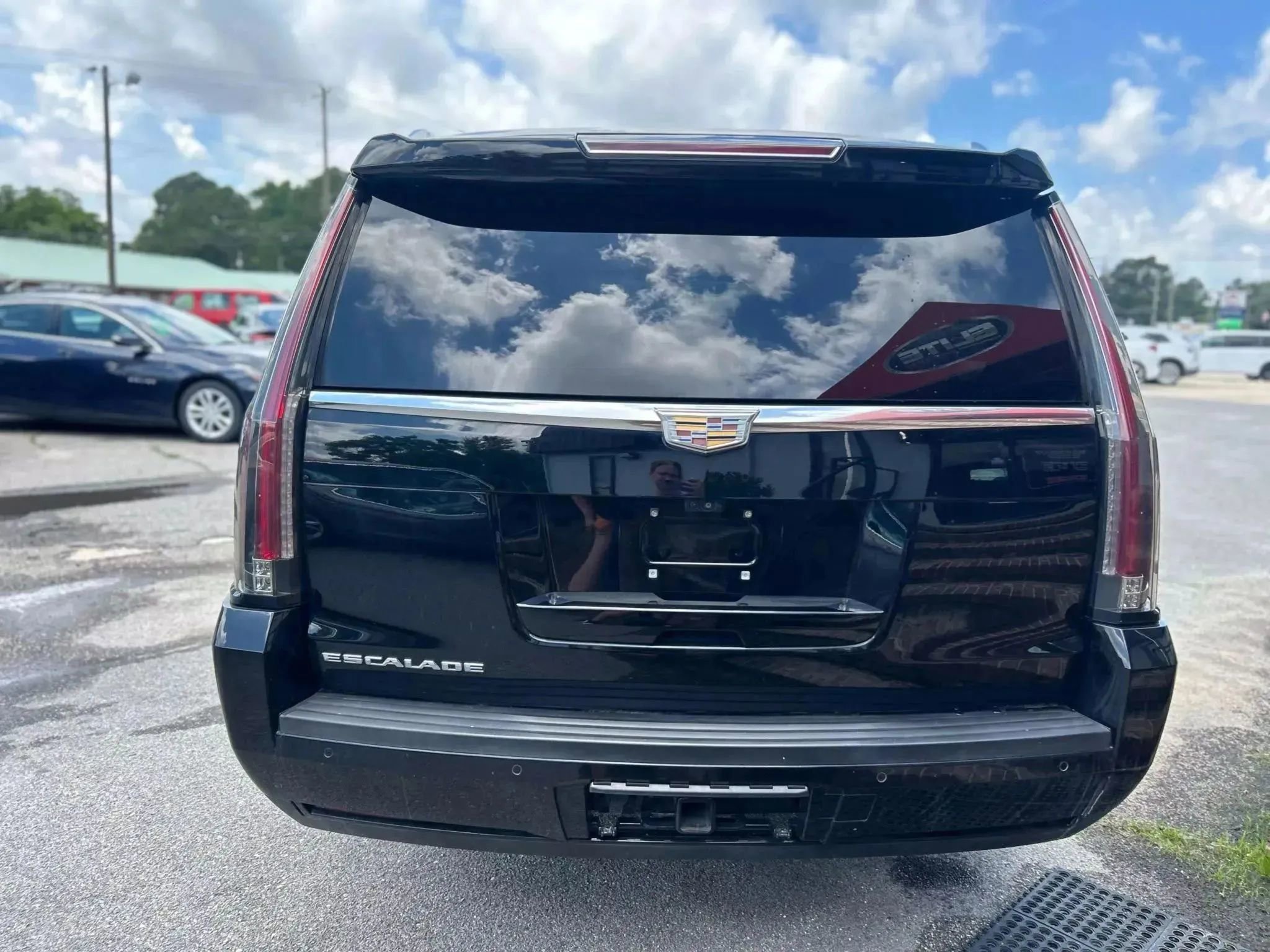 Used 2017 Cadillac Escalade ESV Premium Luxury image 8