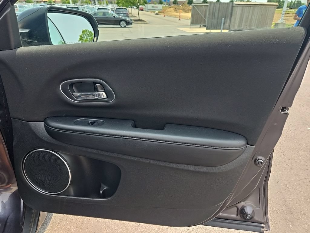 Used 2016 Honda HR-V EX image 38