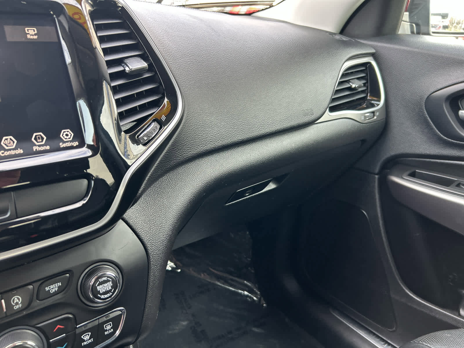 Used 2019 Jeep Cherokee Limited AWD/4WD image 21