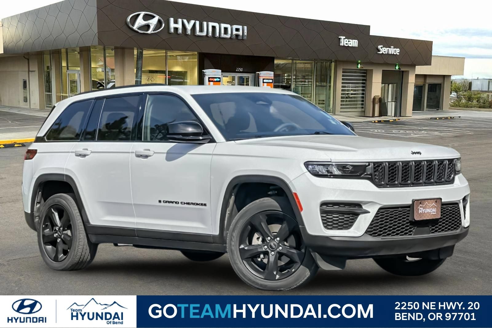 Used 2023 Jeep Grand Cherokee Altitude