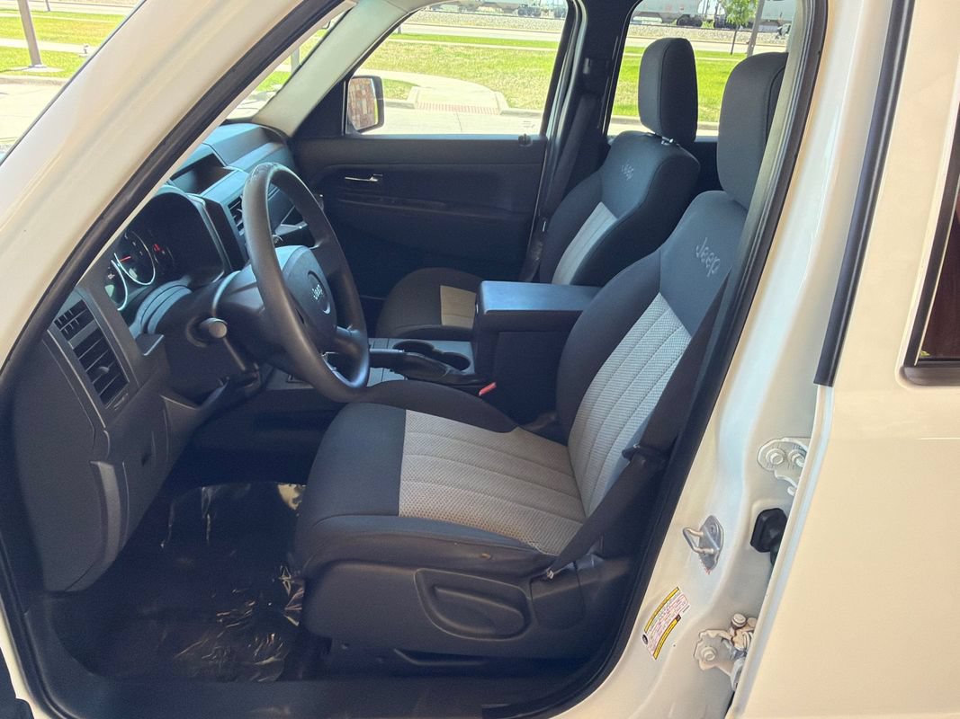 Used 2009 Jeep Liberty Sport w/ Popular Equipment Group AWD/4WD image 10