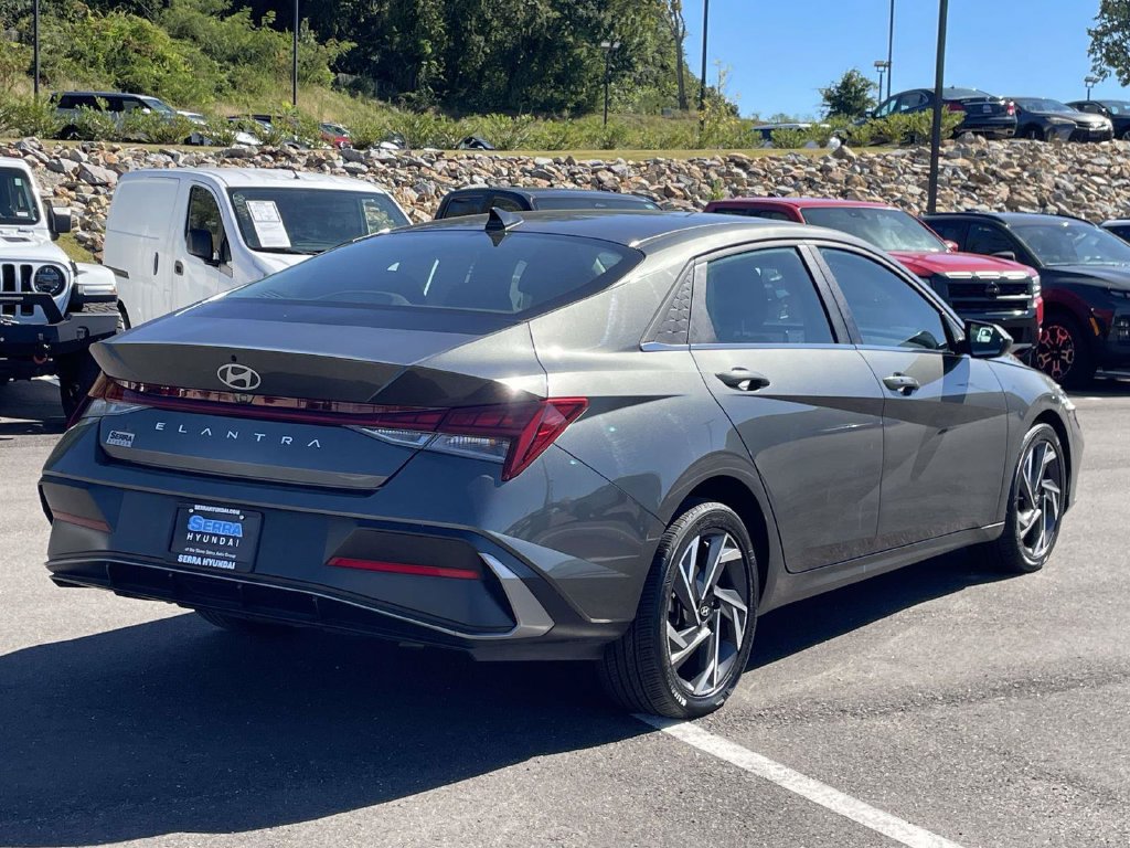 Certified 2025 Hyundai Elantra SEL FWD image 3