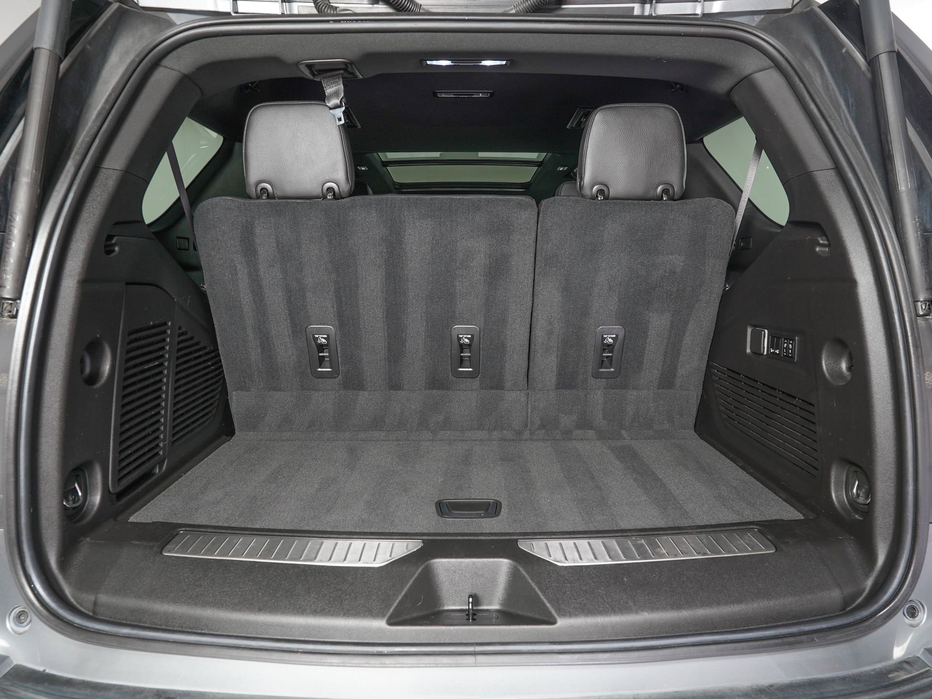 Used 2021 GMC Yukon Denali w/ LPO, Illumination Package image 13