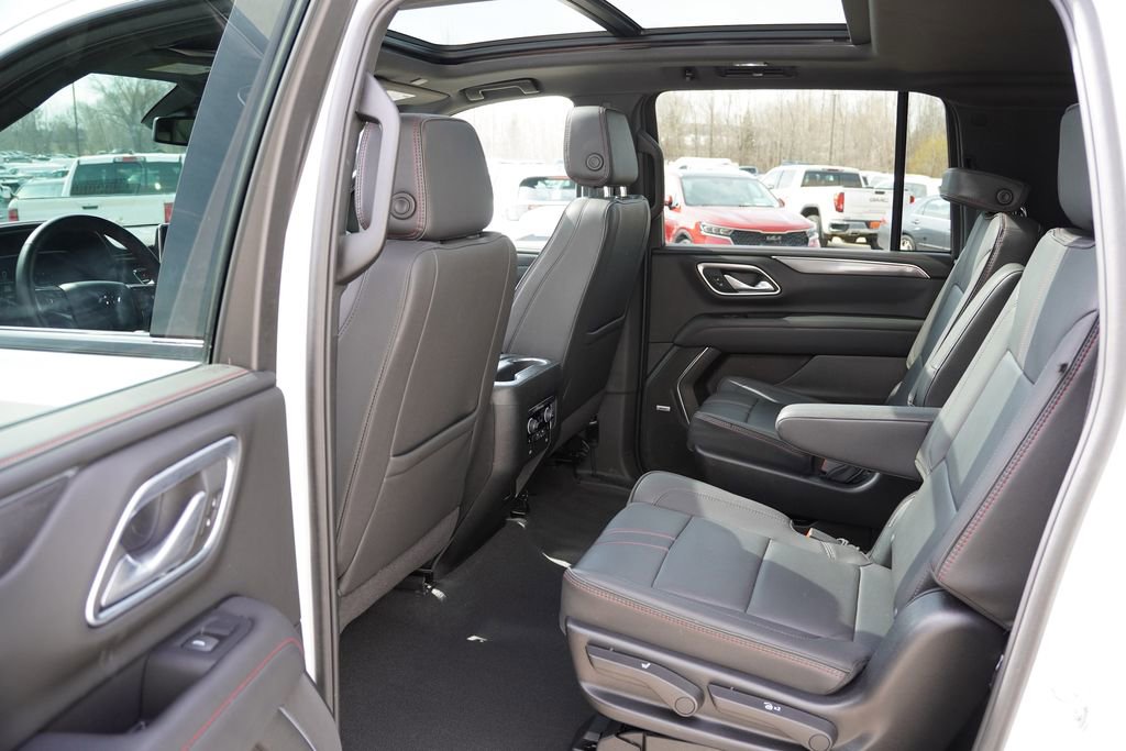 Certified 2024 Chevrolet Suburban RST w/ Luxury Package AWD/4WD image 18