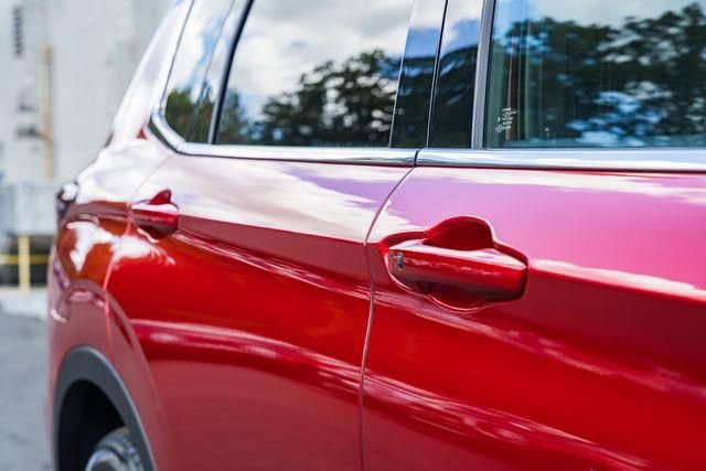 New 2025 Mitsubishi Outlander SEL image 16