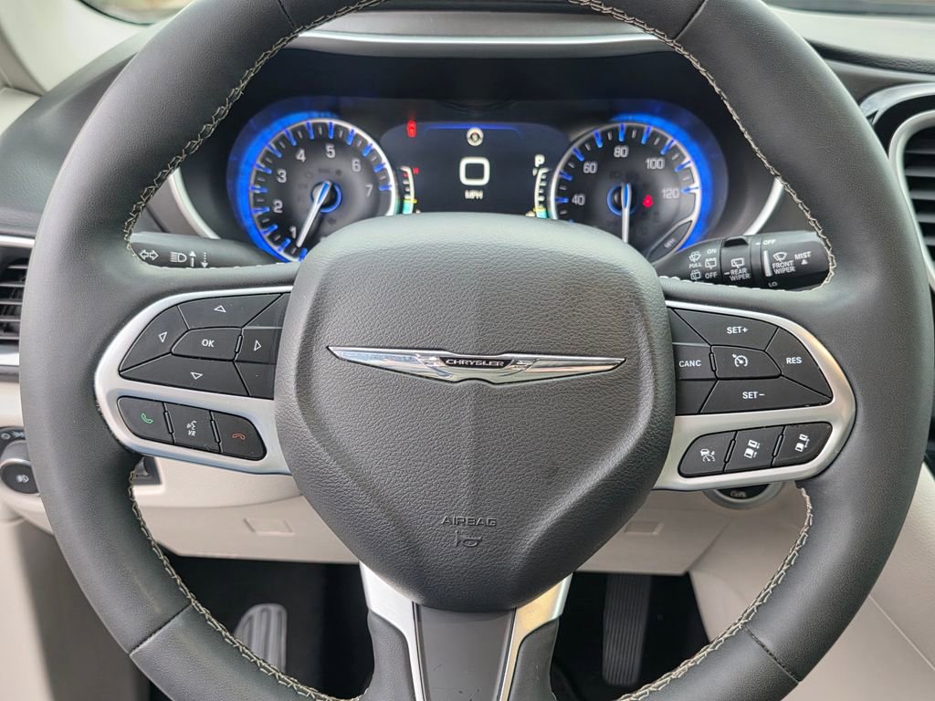 Used 2024 Chrysler Pacifica Touring-L image 16