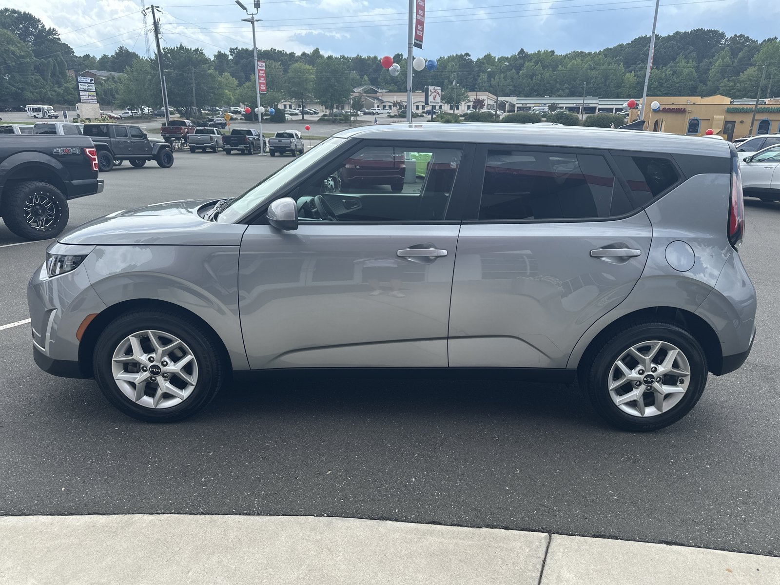 Used 2024 Kia Soul LX w/ LX Technology Package FWD image 5