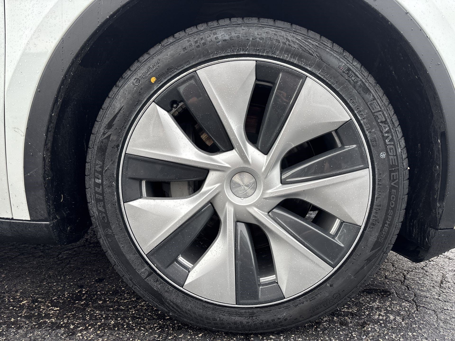 Used 2024 Tesla Model Y Long Range RWD image 17