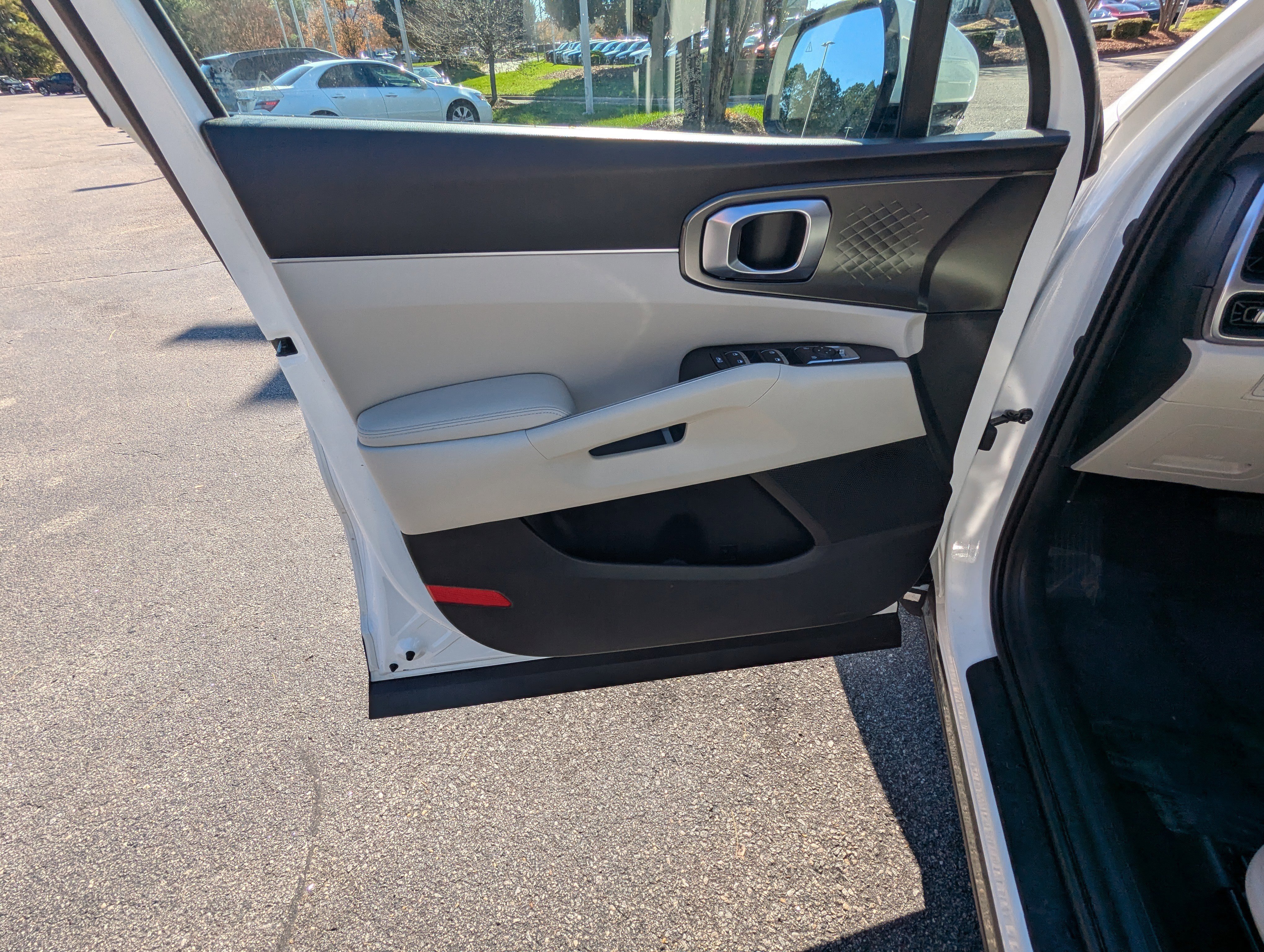 Used 2023 Kia Sorento EX image 16