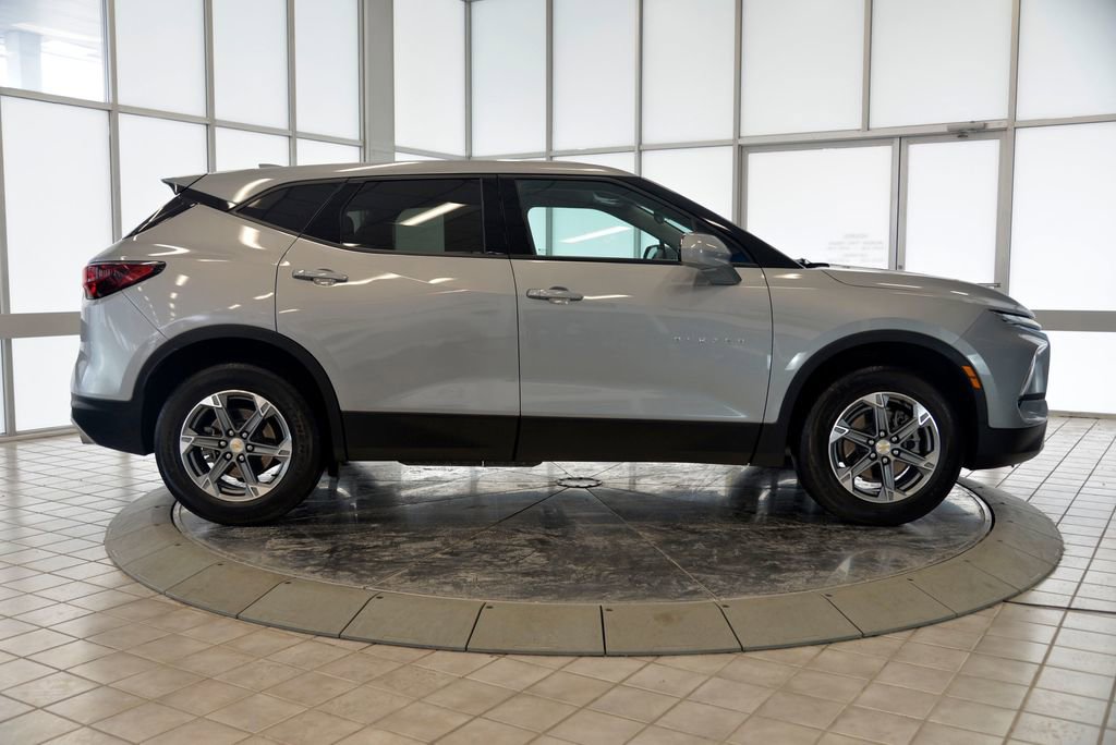 Used 2023 Chevrolet Blazer LT image 9