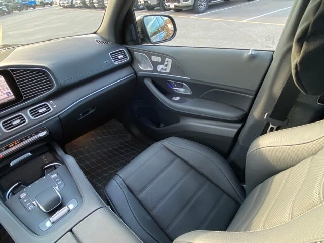 Used 2025 Mercedes-Benz GLS 580 4MATIC image 28